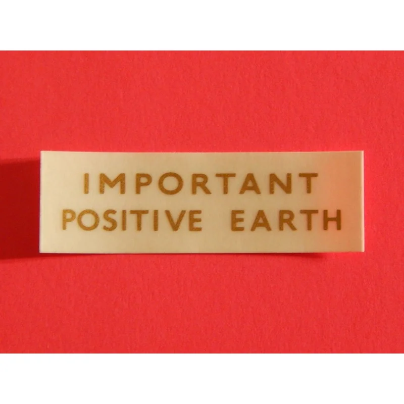 Autocollant "IMPORTANT POSITIVE EARTH" Újdonság